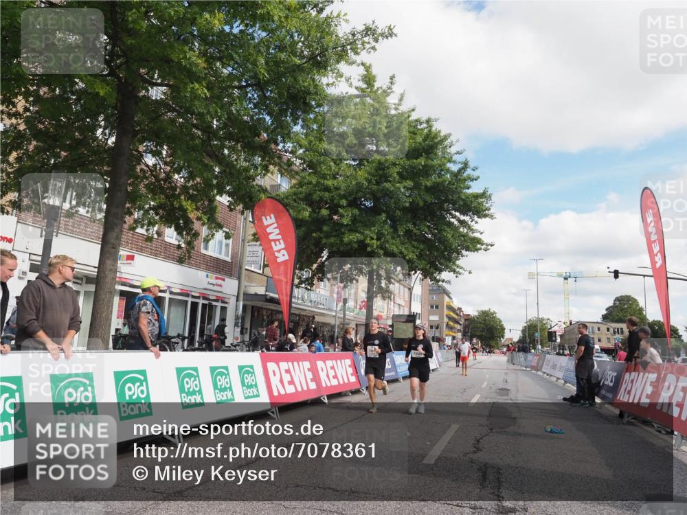 15.09.2024 - PSD Bank Halbmarathon Miley Keyser http://msf.ph/oto/7078361 15.09.2024 12:40:02 Ziel 2125, 2260, 2301, 3297, 3345, 3503 meine-sportfotos.de