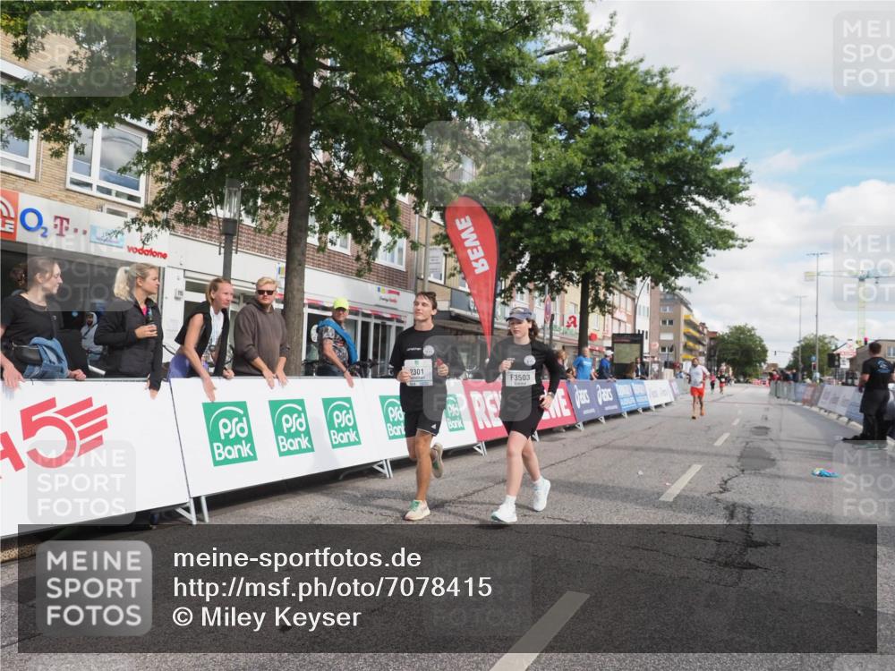 15.09.2024 - PSD Bank Halbmarathon Miley Keyser http://msf.ph/oto/7078415 15.09.2024 12:40:04 Ziel 2125, 2260, 2301, 2395, 3345, 3503 meine-sportfotos.de