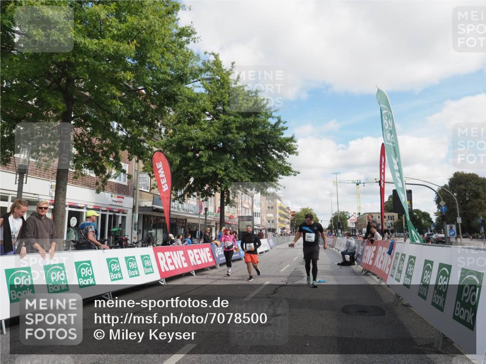 15.09.2024 - PSD Bank Halbmarathon Miley Keyser http://msf.ph/oto/7078500 15.09.2024 12:40:22 Ziel 1668, 2395, 2428, 3499 meine-sportfotos.de