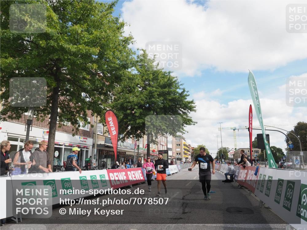 15.09.2024 - PSD Bank Halbmarathon Miley Keyser http://msf.ph/oto/7078507 15.09.2024 12:40:22 Ziel 1668, 2395, 2428, 3499 meine-sportfotos.de
