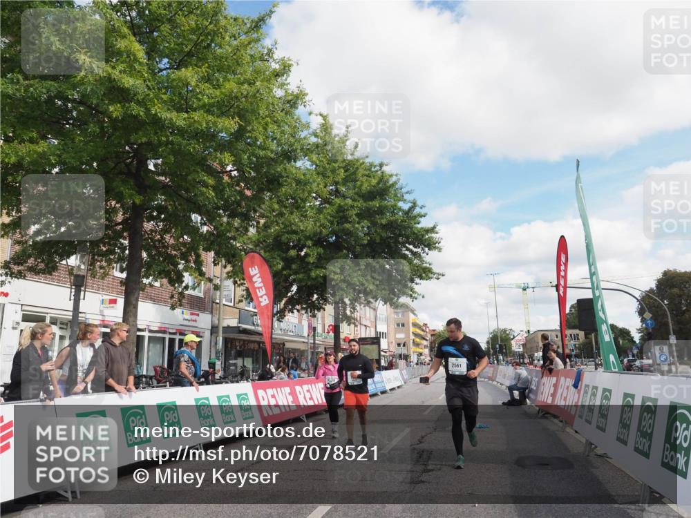 15.09.2024 - PSD Bank Halbmarathon Miley Keyser http://msf.ph/oto/7078521 15.09.2024 12:40:23 Ziel 1668, 2395, 2428, 3499 meine-sportfotos.de