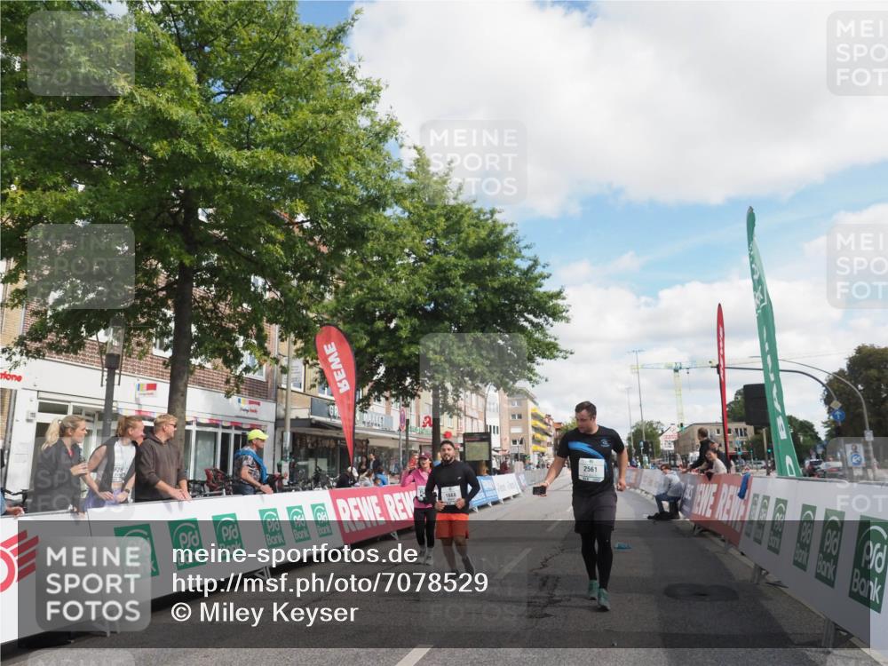 15.09.2024 - PSD Bank Halbmarathon Miley Keyser http://msf.ph/oto/7078529 15.09.2024 12:40:23 Ziel 1668, 2395, 2428, 3499 meine-sportfotos.de