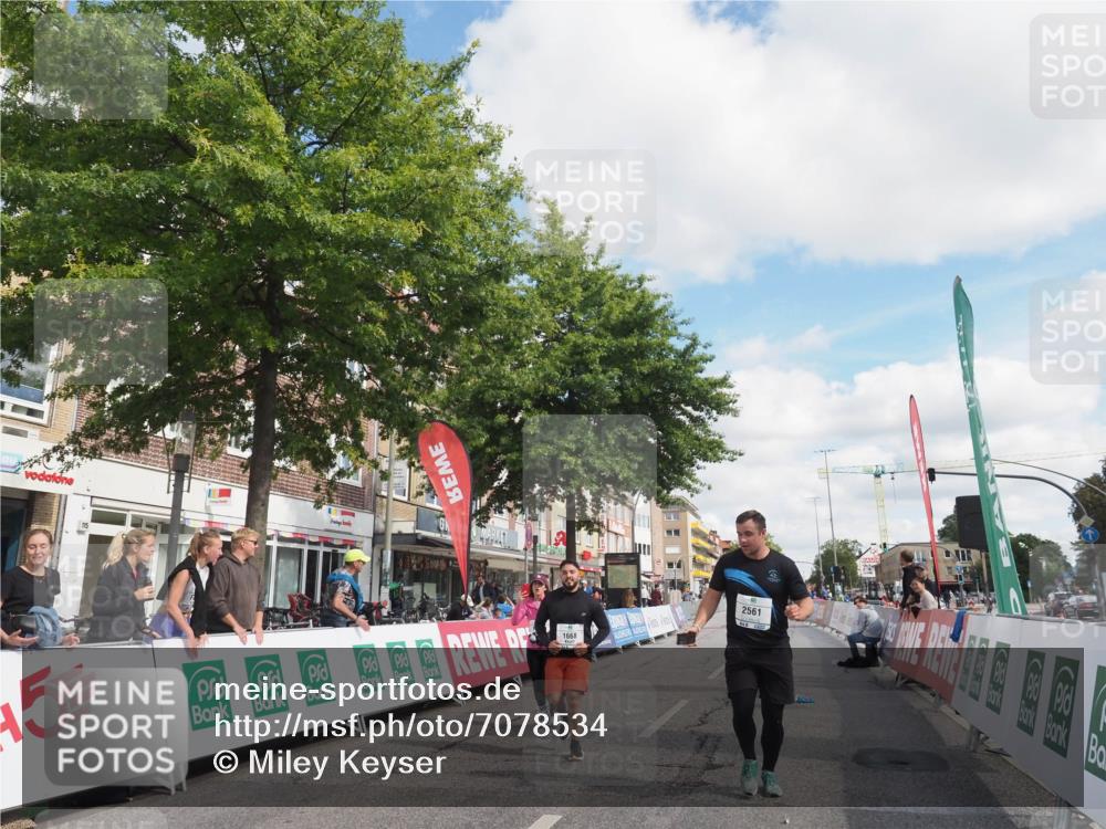 15.09.2024 - PSD Bank Halbmarathon Miley Keyser http://msf.ph/oto/7078534 15.09.2024 12:40:24 Ziel 1668, 2395, 2428, 3499 meine-sportfotos.de