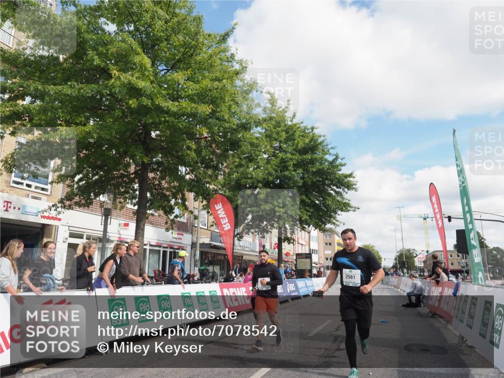 15.09.2024 - PSD Bank Halbmarathon Miley Keyser http://msf.ph/oto/7078542 15.09.2024 12:40:24 Ziel 1668, 2395, 2428, 3499 meine-sportfotos.de