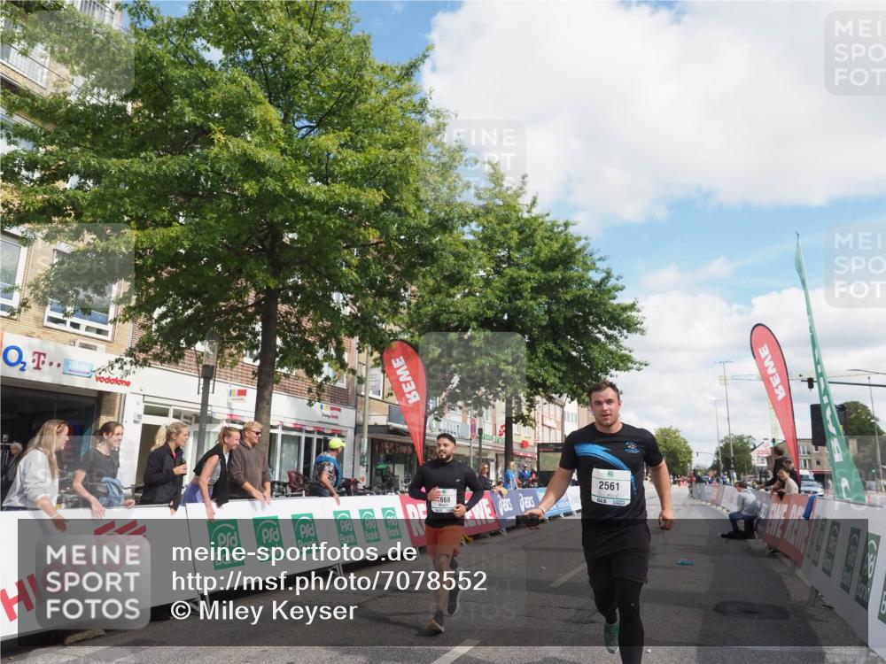 15.09.2024 - PSD Bank Halbmarathon Miley Keyser http://msf.ph/oto/7078552 15.09.2024 12:40:24 Ziel 1668, 2395, 2428, 3499 meine-sportfotos.de