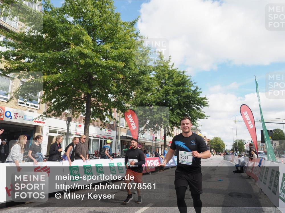 15.09.2024 - PSD Bank Halbmarathon Miley Keyser http://msf.ph/oto/7078561 15.09.2024 12:40:25 Ziel 1668, 2395, 2428, 3499 meine-sportfotos.de