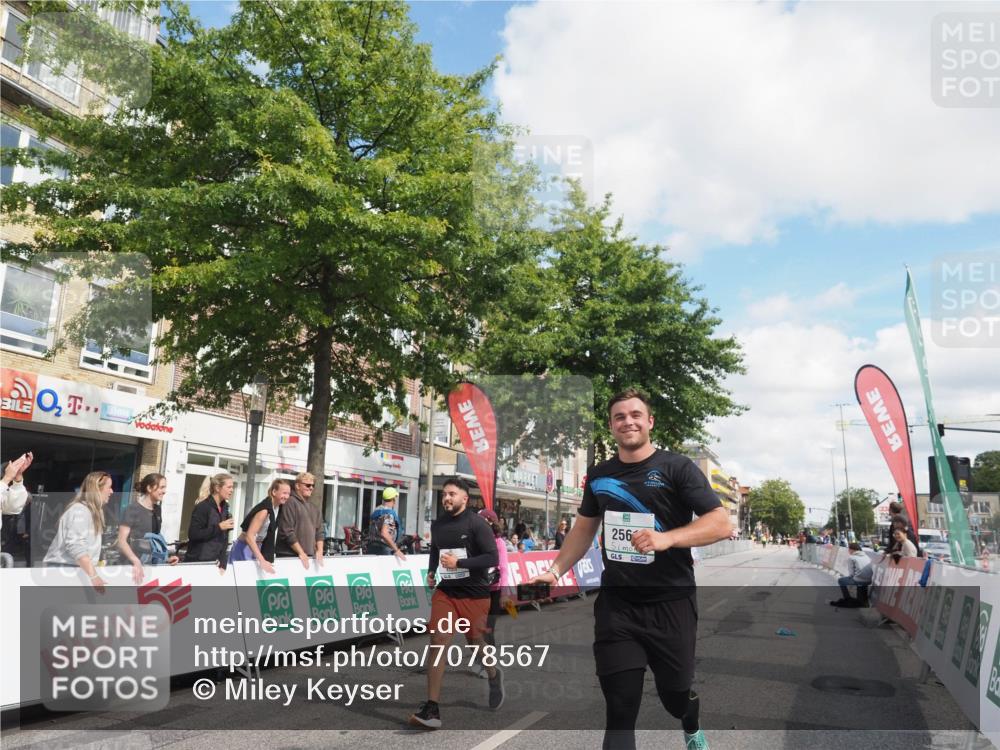 15.09.2024 - PSD Bank Halbmarathon Miley Keyser http://msf.ph/oto/7078567 15.09.2024 12:40:25 Ziel 1668, 2395, 2428, 3499 meine-sportfotos.de