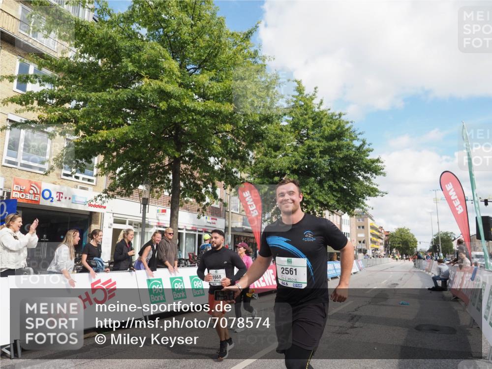 15.09.2024 - PSD Bank Halbmarathon Miley Keyser http://msf.ph/oto/7078574 15.09.2024 12:40:25 Ziel 1668, 2395, 2428, 3499 meine-sportfotos.de