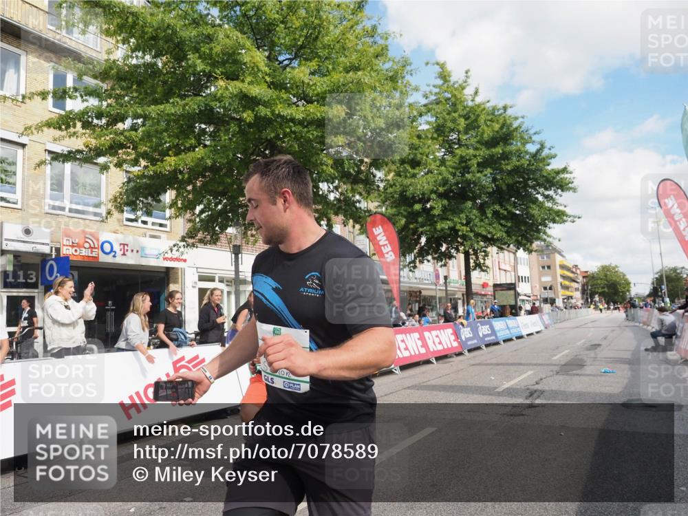 15.09.2024 - PSD Bank Halbmarathon Miley Keyser http://msf.ph/oto/7078589 15.09.2024 12:40:25 Ziel 1668, 2395, 2428, 3499 meine-sportfotos.de