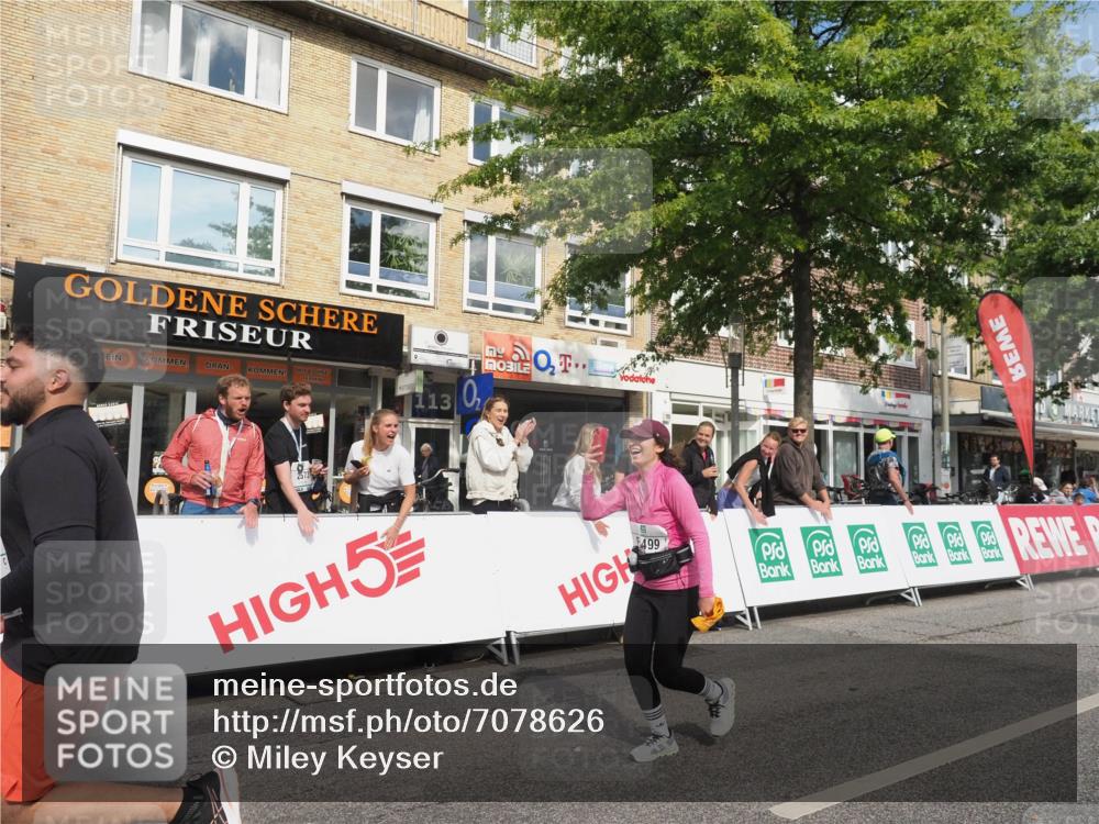 15.09.2024 - PSD Bank Halbmarathon Miley Keyser http://msf.ph/oto/7078626 15.09.2024 12:40:26 Ziel 1668, 2428, 3499 meine-sportfotos.de