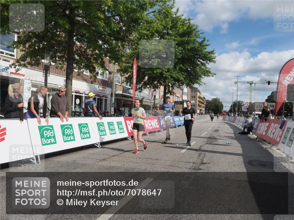15.09.2024 - PSD Bank Halbmarathon Miley Keyser http://msf.ph/oto/7078647 15.09.2024 12:41:00 Ziel 1845, 1910, 3444 meine-sportfotos.de