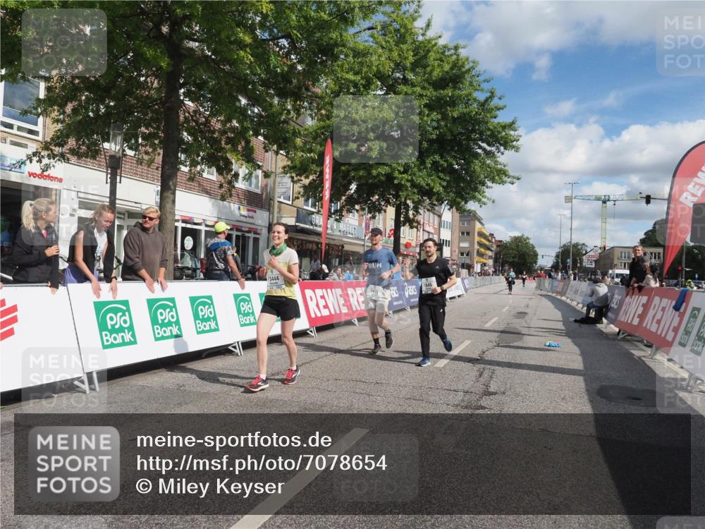 15.09.2024 - PSD Bank Halbmarathon Miley Keyser http://msf.ph/oto/7078654 15.09.2024 12:41:00 Ziel 1845, 1910, 3444 meine-sportfotos.de