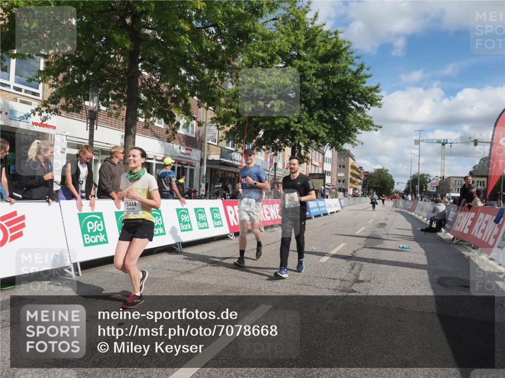 15.09.2024 - PSD Bank Halbmarathon Miley Keyser http://msf.ph/oto/7078668 15.09.2024 12:41:01 Ziel 1845, 1910, 3444 meine-sportfotos.de