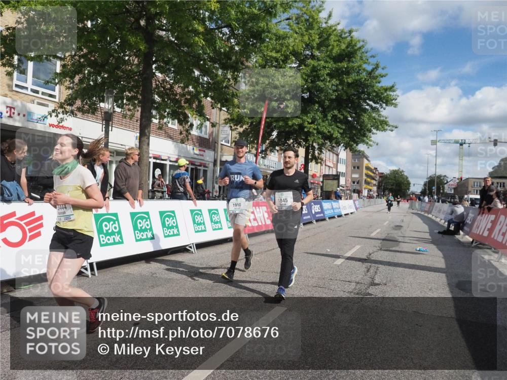 15.09.2024 - PSD Bank Halbmarathon Miley Keyser http://msf.ph/oto/7078676 15.09.2024 12:41:01 Ziel 1845, 1910, 3444 meine-sportfotos.de