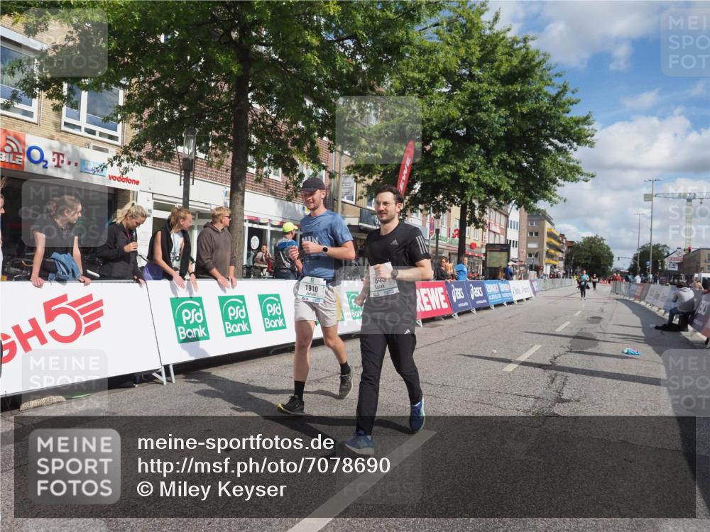 15.09.2024 - PSD Bank Halbmarathon Miley Keyser http://msf.ph/oto/7078690 15.09.2024 12:41:02 Ziel 1845, 1910, 3444 meine-sportfotos.de