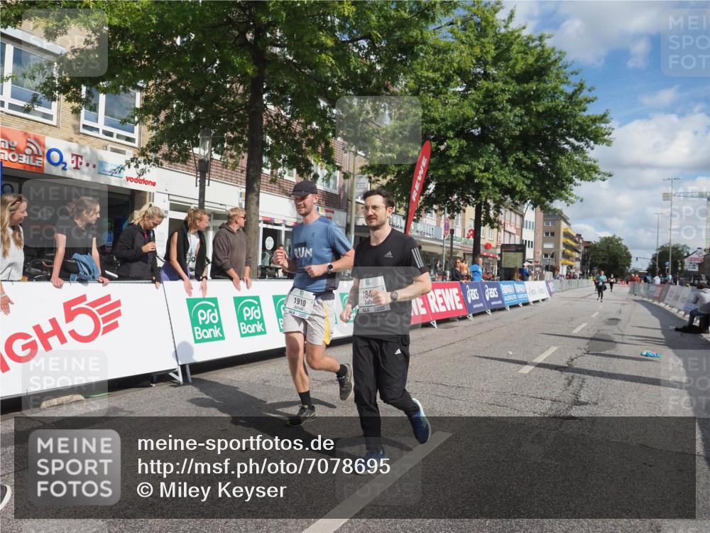 15.09.2024 - PSD Bank Halbmarathon Miley Keyser http://msf.ph/oto/7078695 15.09.2024 12:41:02 Ziel 1845, 1910, 3444 meine-sportfotos.de