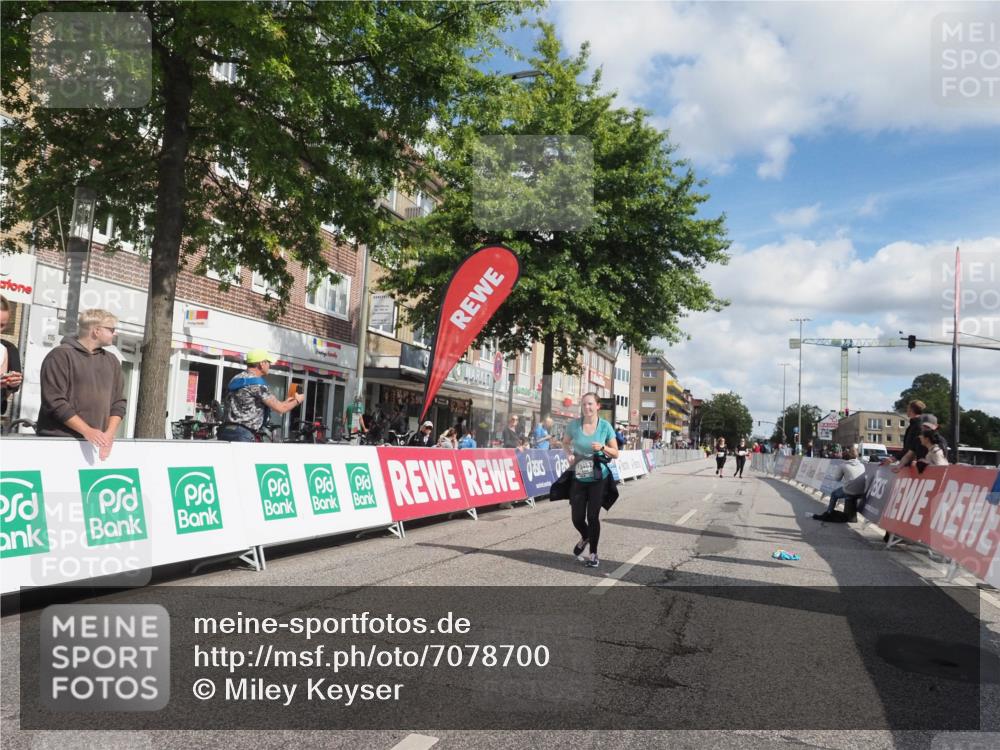 15.09.2024 - PSD Bank Halbmarathon Miley Keyser http://msf.ph/oto/7078700 15.09.2024 12:41:11 Ziel 1845, 1910, 3444, 3462 meine-sportfotos.de