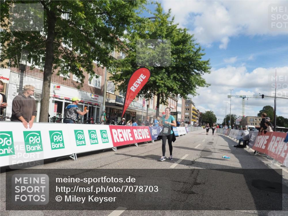 15.09.2024 - PSD Bank Halbmarathon Miley Keyser http://msf.ph/oto/7078703 15.09.2024 12:41:11 Ziel 1845, 1910, 3444, 3462 meine-sportfotos.de