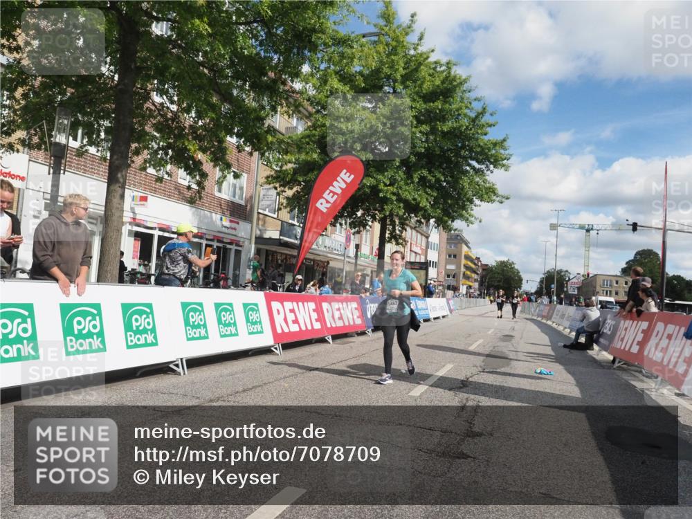 15.09.2024 - PSD Bank Halbmarathon Miley Keyser http://msf.ph/oto/7078709 15.09.2024 12:41:11 Ziel 1845, 1910, 3444, 3462 meine-sportfotos.de
