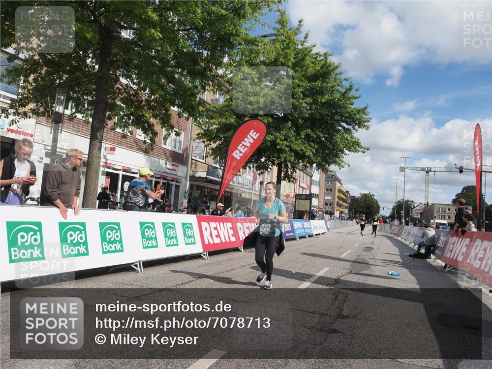 15.09.2024 - PSD Bank Halbmarathon Miley Keyser http://msf.ph/oto/7078713 15.09.2024 12:41:12 Ziel 1845, 1910, 3444, 3462 meine-sportfotos.de