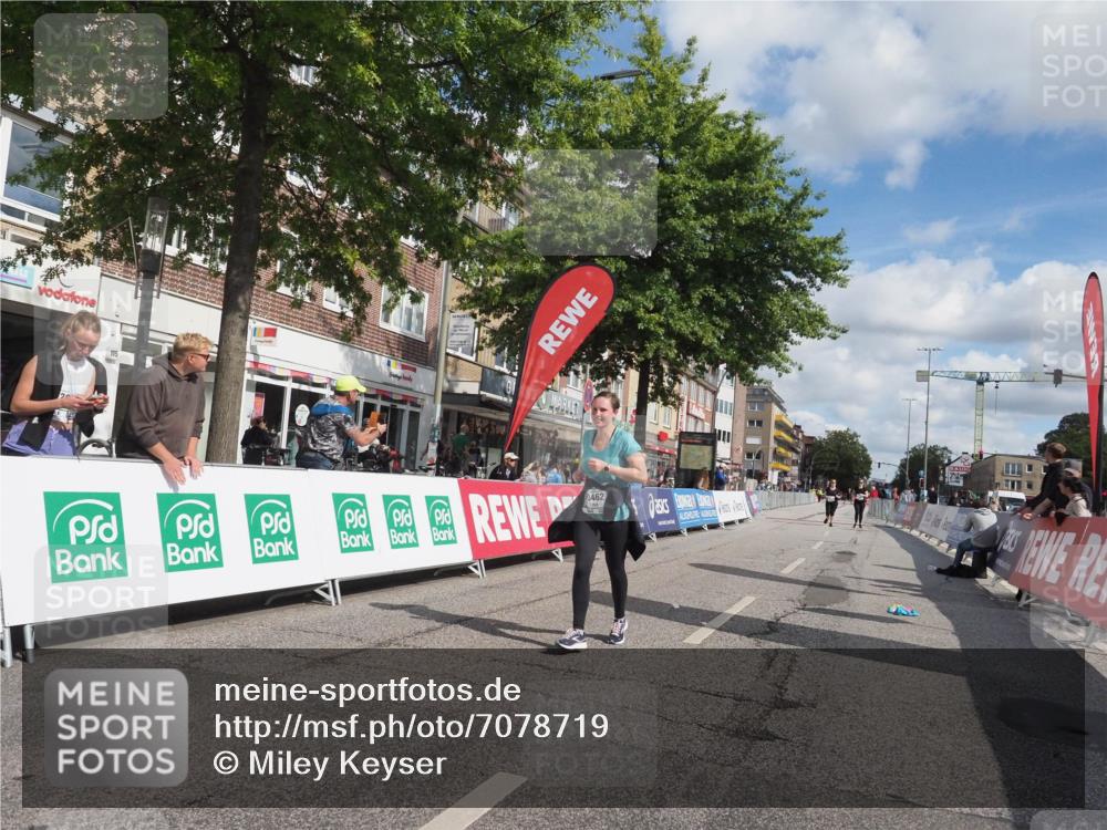 15.09.2024 - PSD Bank Halbmarathon Miley Keyser http://msf.ph/oto/7078719 15.09.2024 12:41:12 Ziel 1845, 1910, 3444, 3462 meine-sportfotos.de