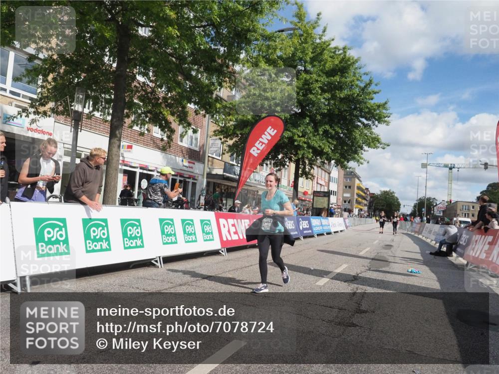 15.09.2024 - PSD Bank Halbmarathon Miley Keyser http://msf.ph/oto/7078724 15.09.2024 12:41:12 Ziel 1845, 1910, 3444, 3462 meine-sportfotos.de