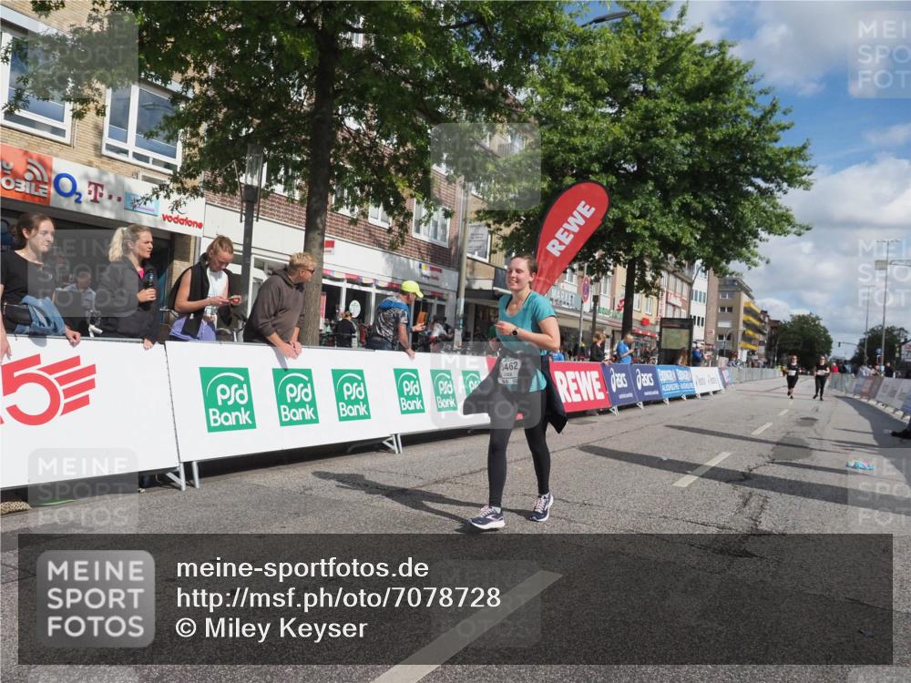 15.09.2024 - PSD Bank Halbmarathon Miley Keyser http://msf.ph/oto/7078728 15.09.2024 12:41:12 Ziel 1845, 1910, 3444, 3462 meine-sportfotos.de