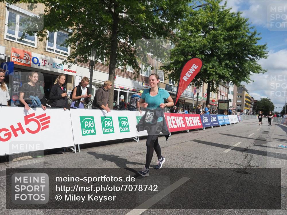 15.09.2024 - PSD Bank Halbmarathon Miley Keyser http://msf.ph/oto/7078742 15.09.2024 12:41:13 Ziel 1845, 1910, 3444, 3462 meine-sportfotos.de