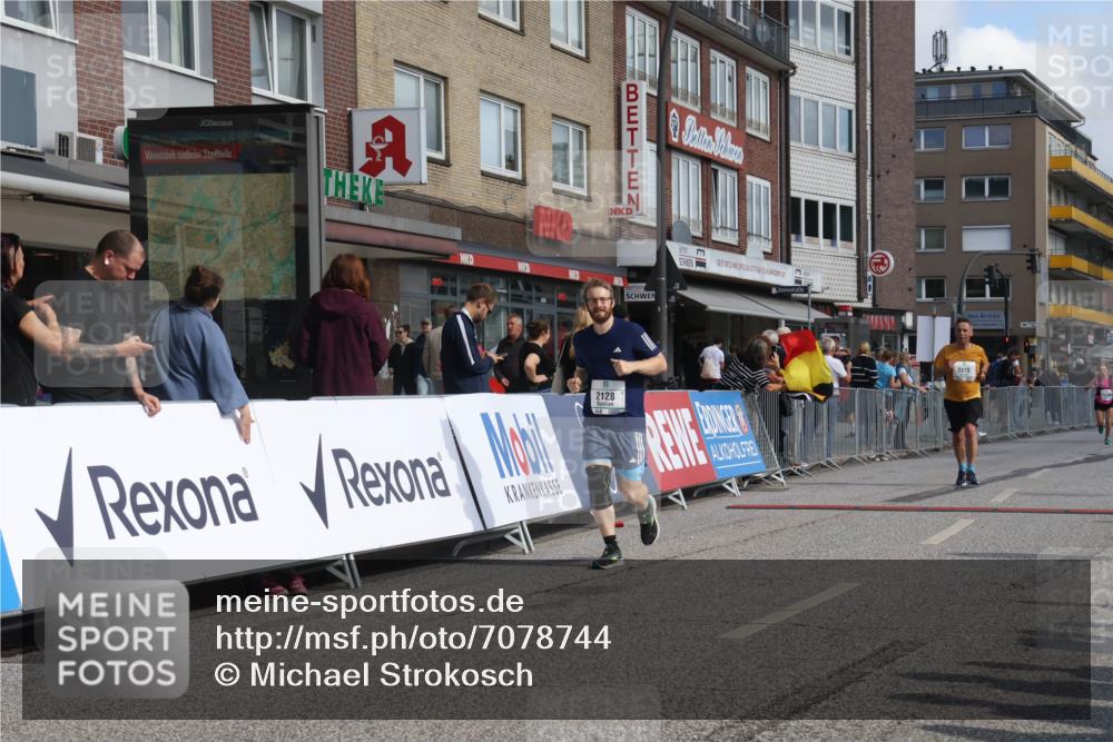 15.09.2024 - PSD Bank Halbmarathon Michael Strokosch http://msf.ph/oto/7078744 15.09.2024 12:20:43 Ziel 2070, 2128, 2325, 2957, 3032 meine-sportfotos.de