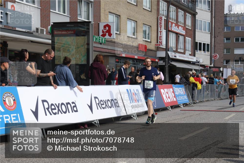 15.09.2024 - PSD Bank Halbmarathon Michael Strokosch http://msf.ph/oto/7078748 15.09.2024 12:20:43 Ziel 2070, 2128, 2325, 2957, 3032 meine-sportfotos.de
