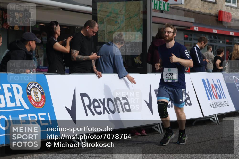 15.09.2024 - PSD Bank Halbmarathon Michael Strokosch http://msf.ph/oto/7078764 15.09.2024 12:20:44 Ziel 2070, 2128, 2325, 2957, 3032, 3248 meine-sportfotos.de