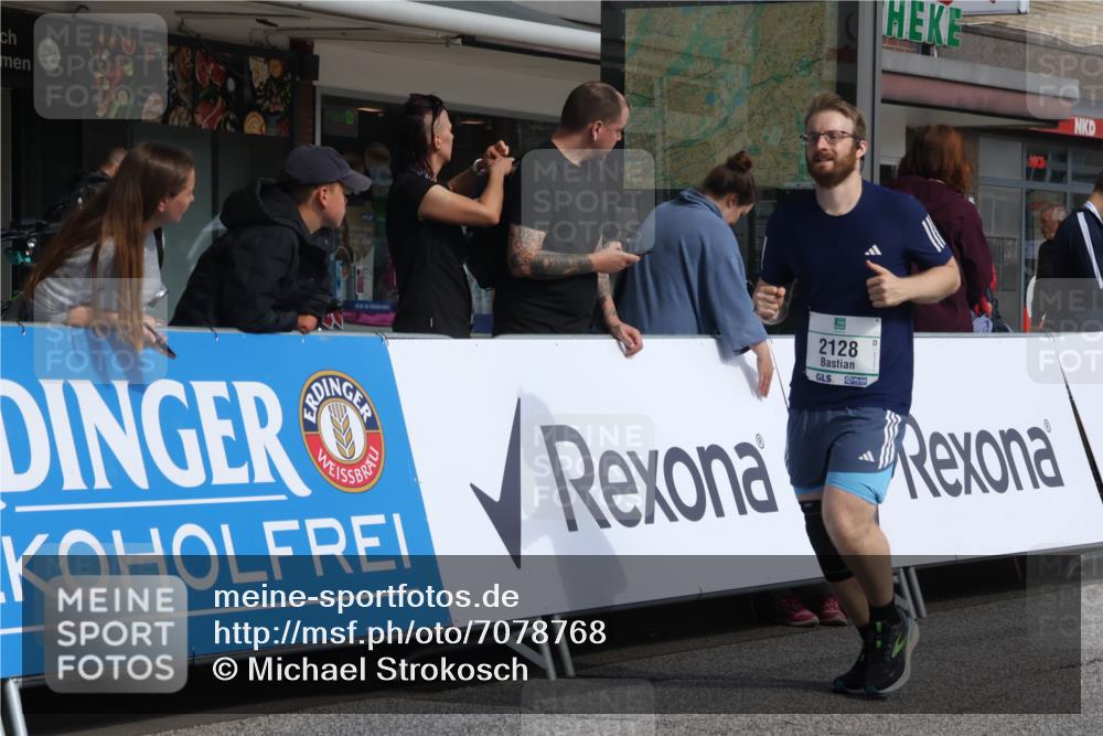 15.09.2024 - PSD Bank Halbmarathon Michael Strokosch http://msf.ph/oto/7078768 15.09.2024 12:20:44 Ziel 2070, 2128, 2325, 2957, 3032, 3248 meine-sportfotos.de