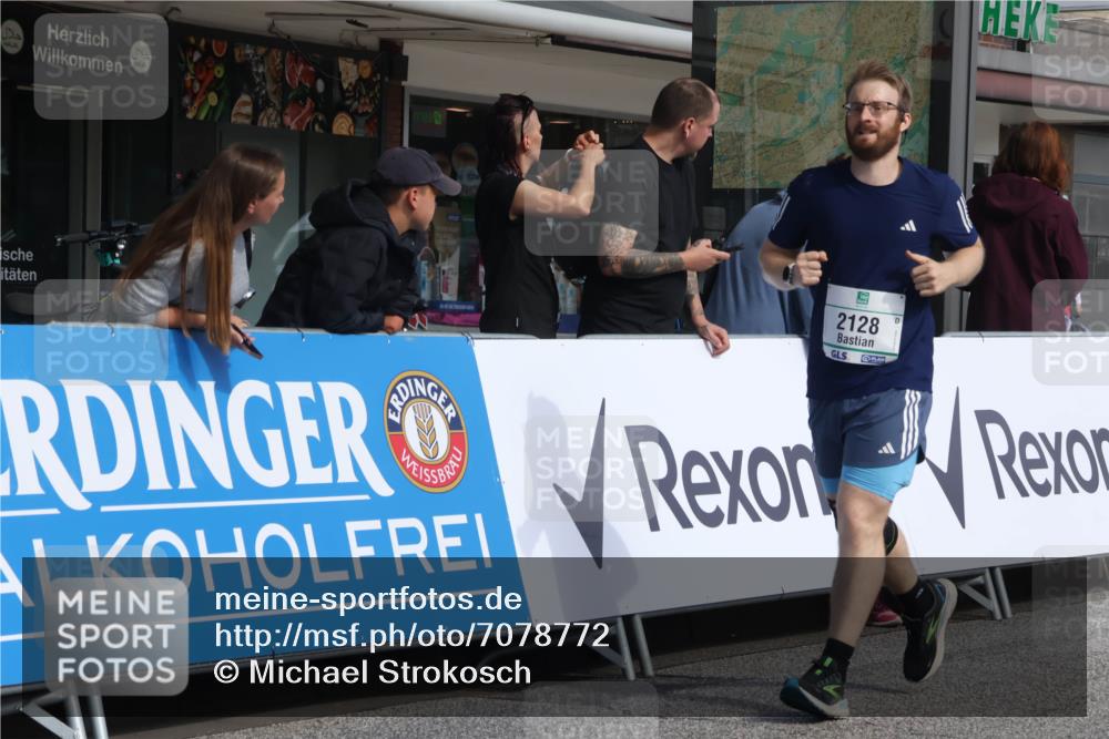 15.09.2024 - PSD Bank Halbmarathon Michael Strokosch http://msf.ph/oto/7078772 15.09.2024 12:20:44 Ziel 2070, 2128, 2325, 2957, 3032, 3248 meine-sportfotos.de
