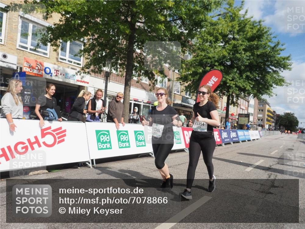 15.09.2024 - PSD Bank Halbmarathon Miley Keyser http://msf.ph/oto/7078866 15.09.2024 12:41:23 Ziel 3354, 3355, 3462 meine-sportfotos.de