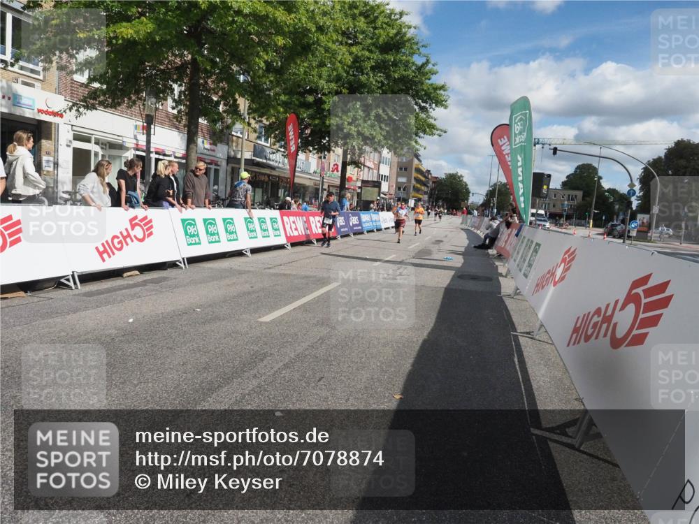 15.09.2024 - PSD Bank Halbmarathon Miley Keyser http://msf.ph/oto/7078874 15.09.2024 12:41:52 Ziel 2276, 3343, 3344, 3412 meine-sportfotos.de