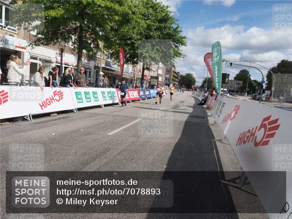 15.09.2024 - PSD Bank Halbmarathon Miley Keyser http://msf.ph/oto/7078893 15.09.2024 12:41:53 Ziel 2276, 3343, 3344, 3412 meine-sportfotos.de