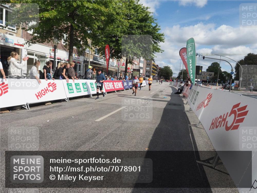 15.09.2024 - PSD Bank Halbmarathon Miley Keyser http://msf.ph/oto/7078901 15.09.2024 12:41:53 Ziel 2276, 3343, 3344, 3412 meine-sportfotos.de
