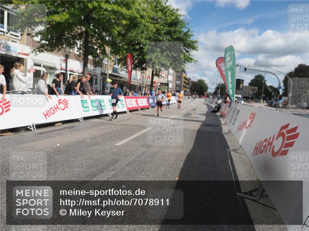 15.09.2024 - PSD Bank Halbmarathon Miley Keyser http://msf.ph/oto/7078911 15.09.2024 12:41:53 Ziel 2276, 3343, 3344, 3412 meine-sportfotos.de