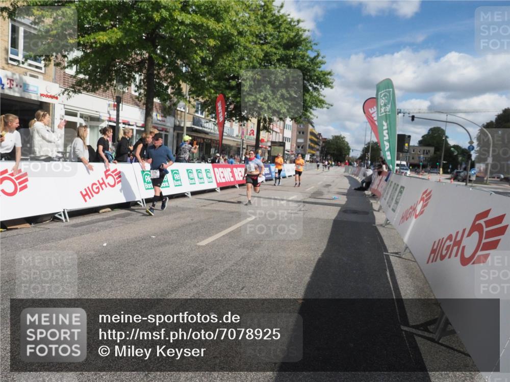 15.09.2024 - PSD Bank Halbmarathon Miley Keyser http://msf.ph/oto/7078925 15.09.2024 12:41:54 Ziel 2276, 3343, 3344, 3412 meine-sportfotos.de