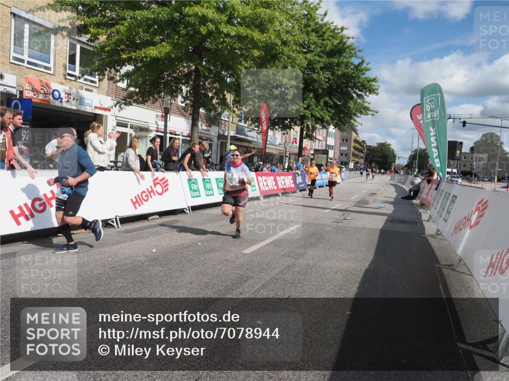 15.09.2024 - PSD Bank Halbmarathon Miley Keyser http://msf.ph/oto/7078944 15.09.2024 12:41:55 Ziel 2276, 3343, 3344, 3412 meine-sportfotos.de