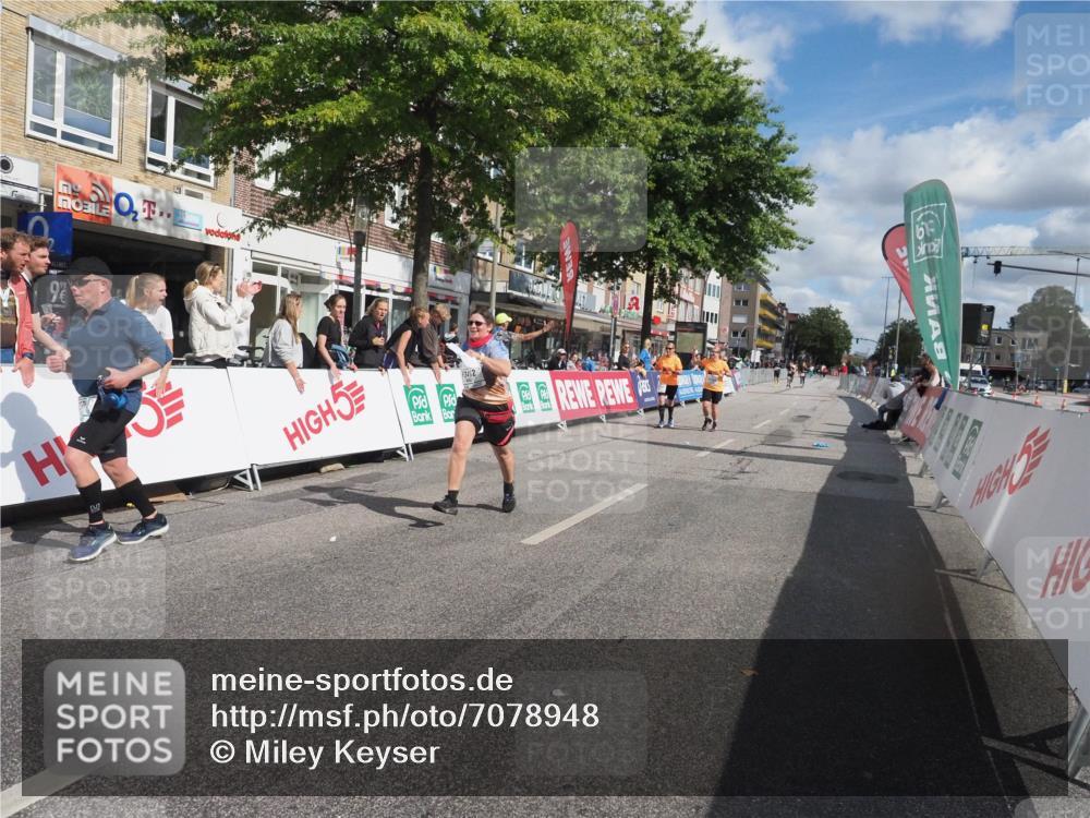 15.09.2024 - PSD Bank Halbmarathon Miley Keyser http://msf.ph/oto/7078948 15.09.2024 12:41:56 Ziel 2276, 3343, 3344, 3412 meine-sportfotos.de