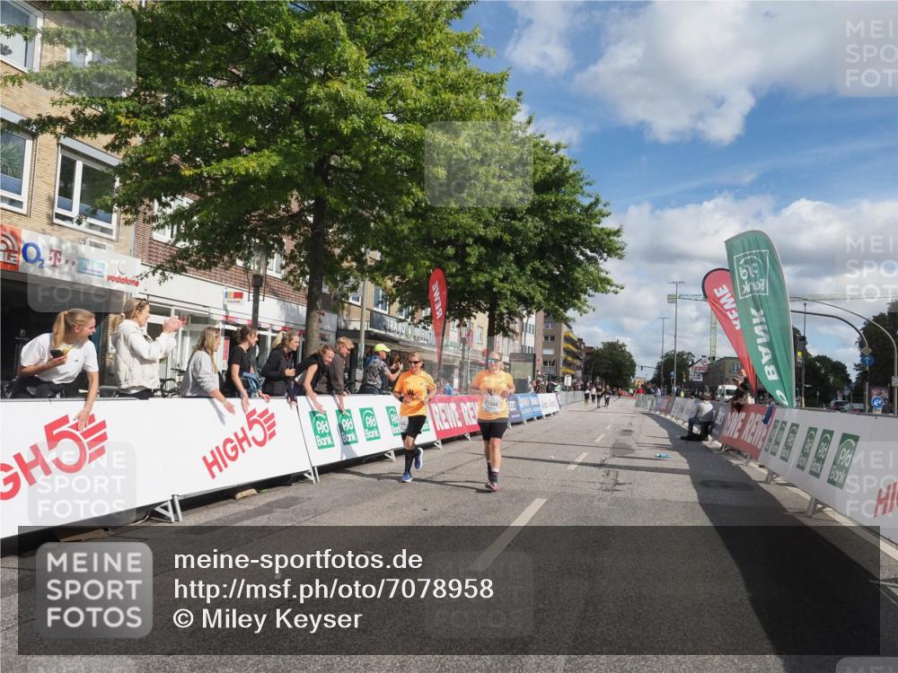 15.09.2024 - PSD Bank Halbmarathon Miley Keyser http://msf.ph/oto/7078958 15.09.2024 12:41:58 Ziel 2276, 3343, 3344, 3412 meine-sportfotos.de