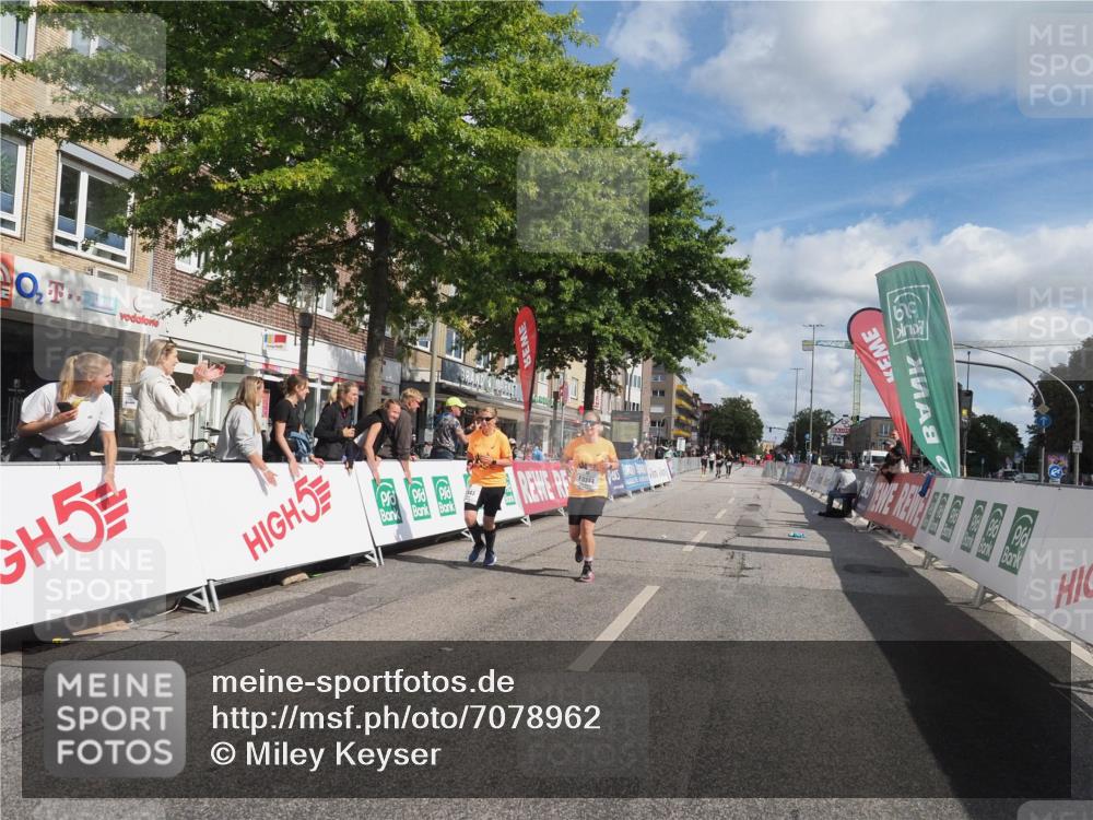 15.09.2024 - PSD Bank Halbmarathon Miley Keyser http://msf.ph/oto/7078962 15.09.2024 12:41:58 Ziel 2276, 3343, 3344, 3412 meine-sportfotos.de