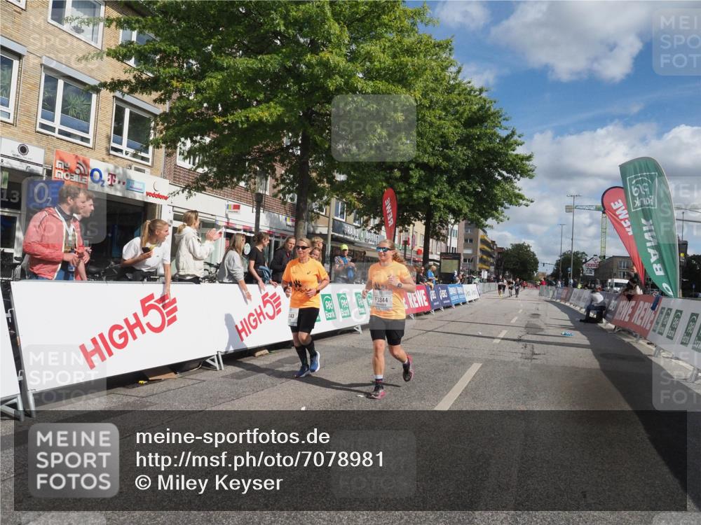 15.09.2024 - PSD Bank Halbmarathon Miley Keyser http://msf.ph/oto/7078981 15.09.2024 12:41:59 Ziel 2276, 3343, 3344, 3412 meine-sportfotos.de