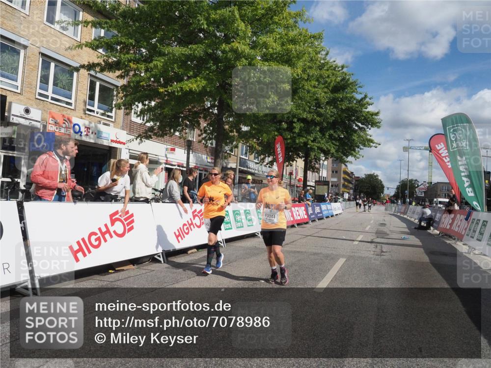 15.09.2024 - PSD Bank Halbmarathon Miley Keyser http://msf.ph/oto/7078986 15.09.2024 12:41:59 Ziel 2276, 3343, 3344, 3412 meine-sportfotos.de