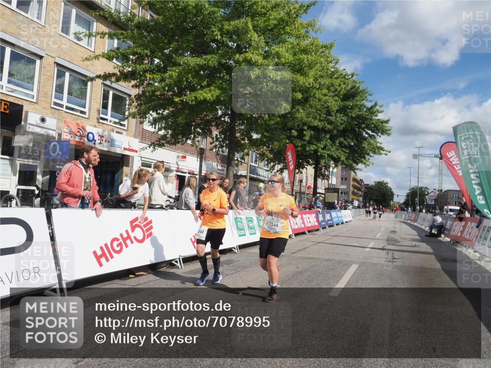 15.09.2024 - PSD Bank Halbmarathon Miley Keyser http://msf.ph/oto/7078995 15.09.2024 12:42:00 Ziel 2276, 3343, 3344, 3412 meine-sportfotos.de