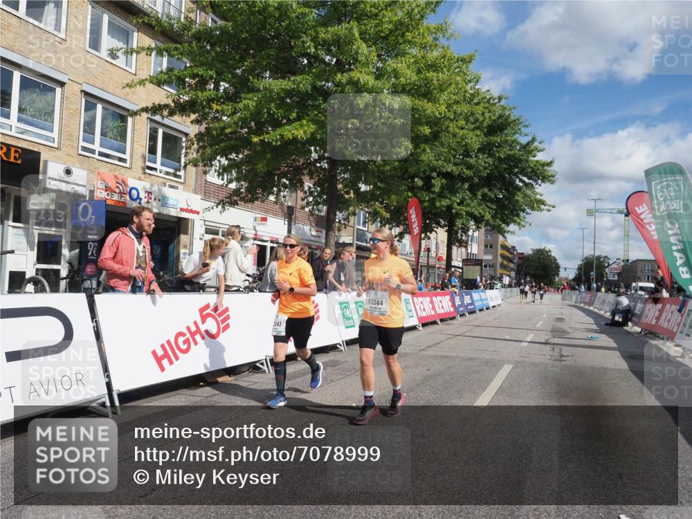 15.09.2024 - PSD Bank Halbmarathon Miley Keyser http://msf.ph/oto/7078999 15.09.2024 12:42:00 Ziel 2276, 3343, 3344, 3412 meine-sportfotos.de