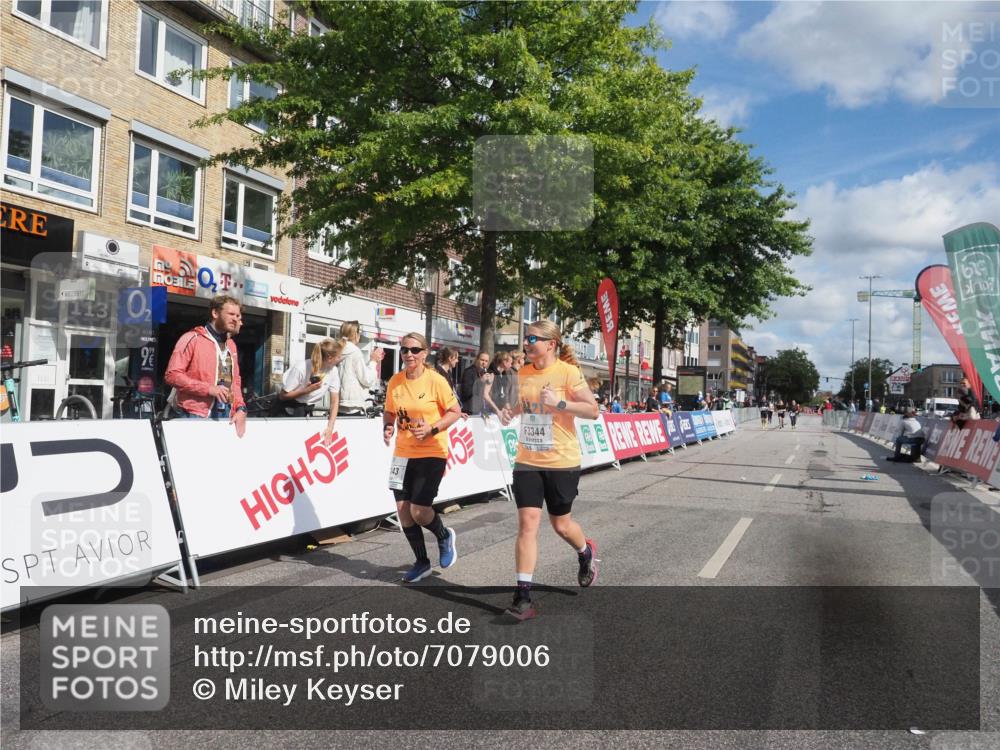 15.09.2024 - PSD Bank Halbmarathon Miley Keyser http://msf.ph/oto/7079006 15.09.2024 12:42:00 Ziel 2276, 3343, 3344, 3412 meine-sportfotos.de