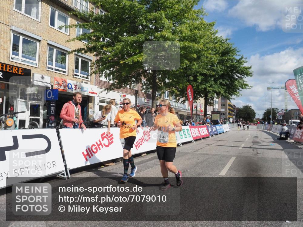 15.09.2024 - PSD Bank Halbmarathon Miley Keyser http://msf.ph/oto/7079010 15.09.2024 12:42:00 Ziel 2276, 3343, 3344, 3412 meine-sportfotos.de