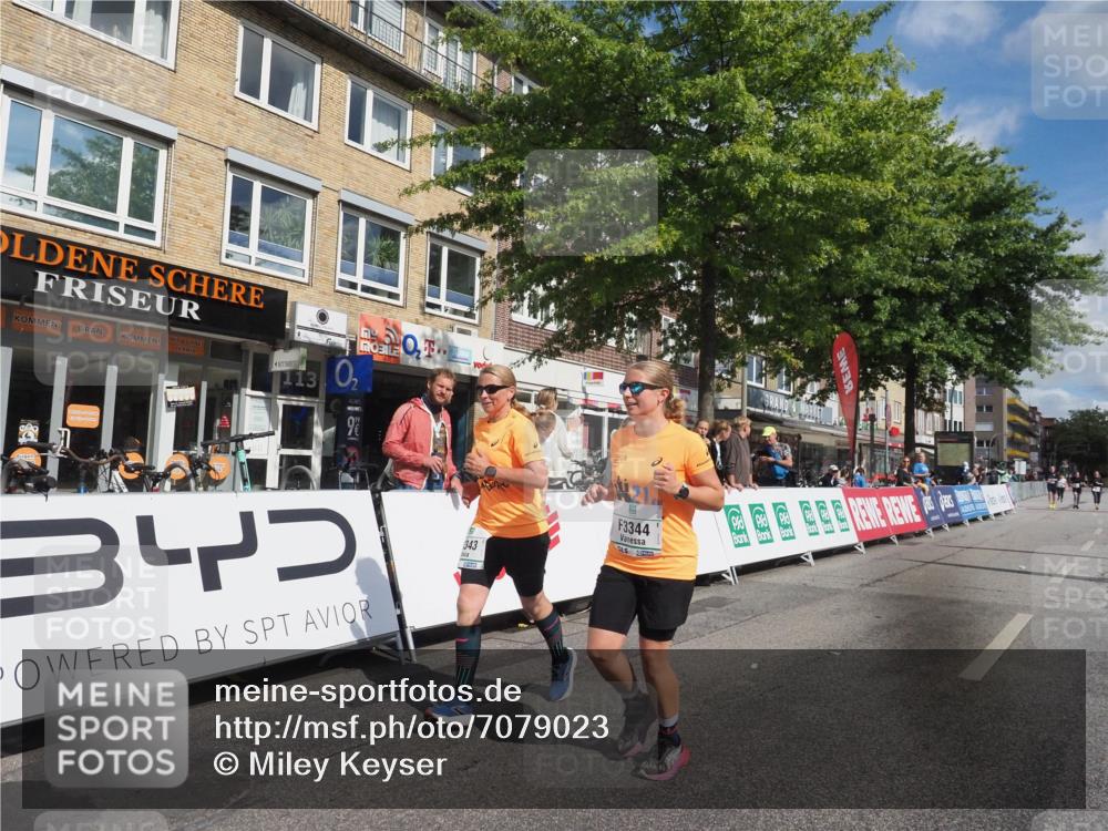 15.09.2024 - PSD Bank Halbmarathon Miley Keyser http://msf.ph/oto/7079023 15.09.2024 12:42:00 Ziel 2276, 3343, 3344, 3412 meine-sportfotos.de